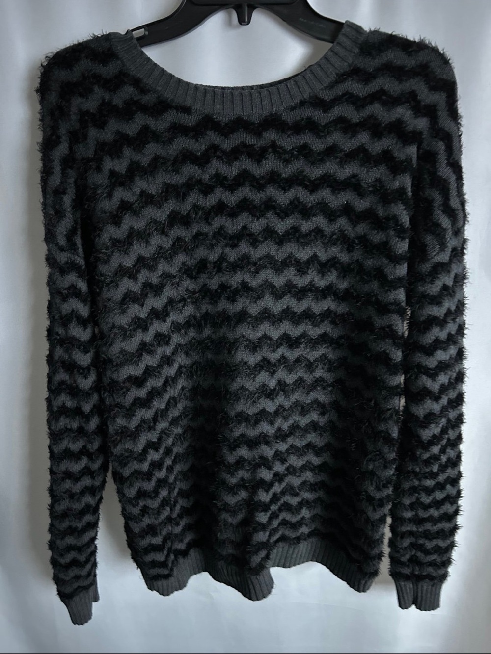LN BCBGeneration Black & Charcoal Fuzzy Chevron Sweater M/L